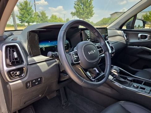 Used 2023 Kia Sorento SX FWD image 2