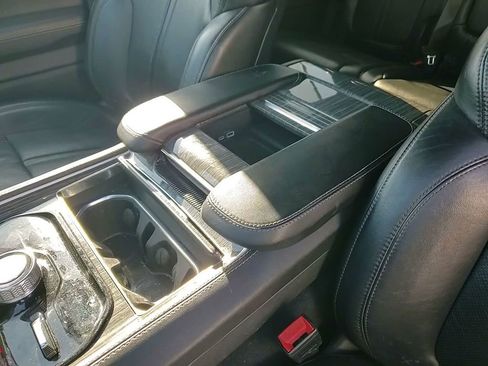 Used 2022 Jeep Wagoneer Series II AWD/4WD image 37