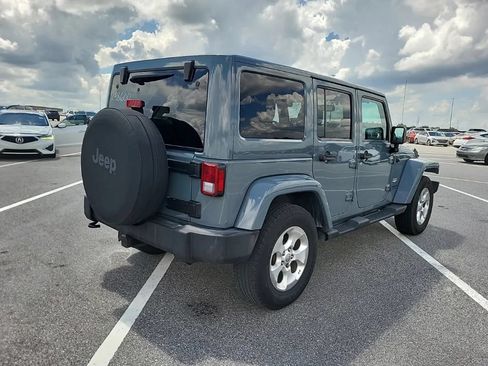 Used 2014 Jeep Wrangler Unlimited Sahara w/ Connectivity Group AWD/4WD image 5