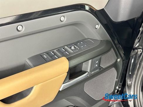 Used 2025 Land Rover Defender 110 V8 image 39