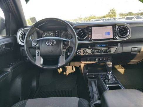 Used 2022 Toyota Tacoma TRD Off-Road AWD/4WD image 10