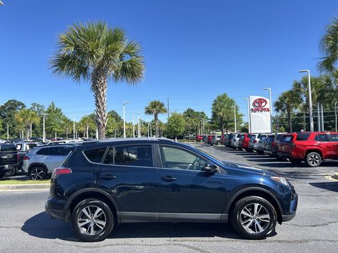 Used 2018 Toyota RAV4 XLE AWD/4WD image 11