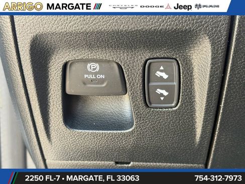 Used 2024 RAM 1500 Laramie AWD/4WD image 31