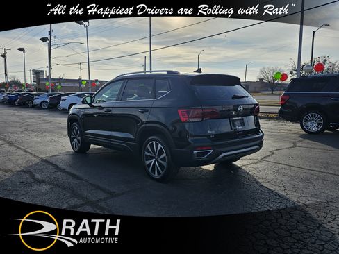 Used 2024 Volkswagen Taos SE image 8