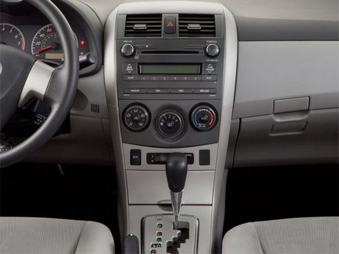 Used 2013 Toyota Corolla LE FWD image 10