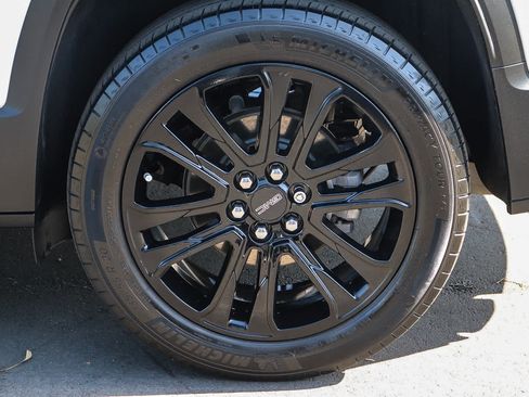 Used 2023 GMC Acadia SLT w/ Elevation Edition FWD image 12
