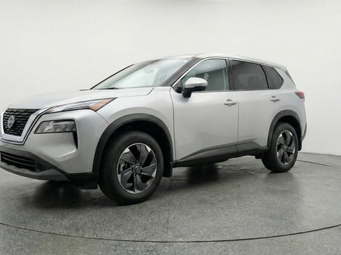 Used 2025 Nissan Rogue SV image 3