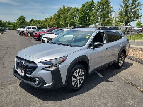 Used 2025 Subaru Outback Premium AWD/4WD image 3