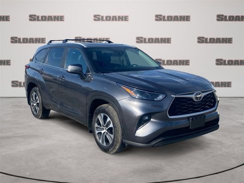 Used 2023 Toyota Highlander XLE image 7