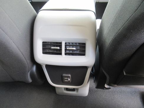 Used 2024 GMC Terrain SLE w/ Driver Convenience Package FWD image 31