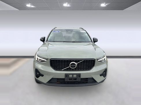 Certified 2024 Volvo XC40 B5 Plus w/ Climate Package image 6