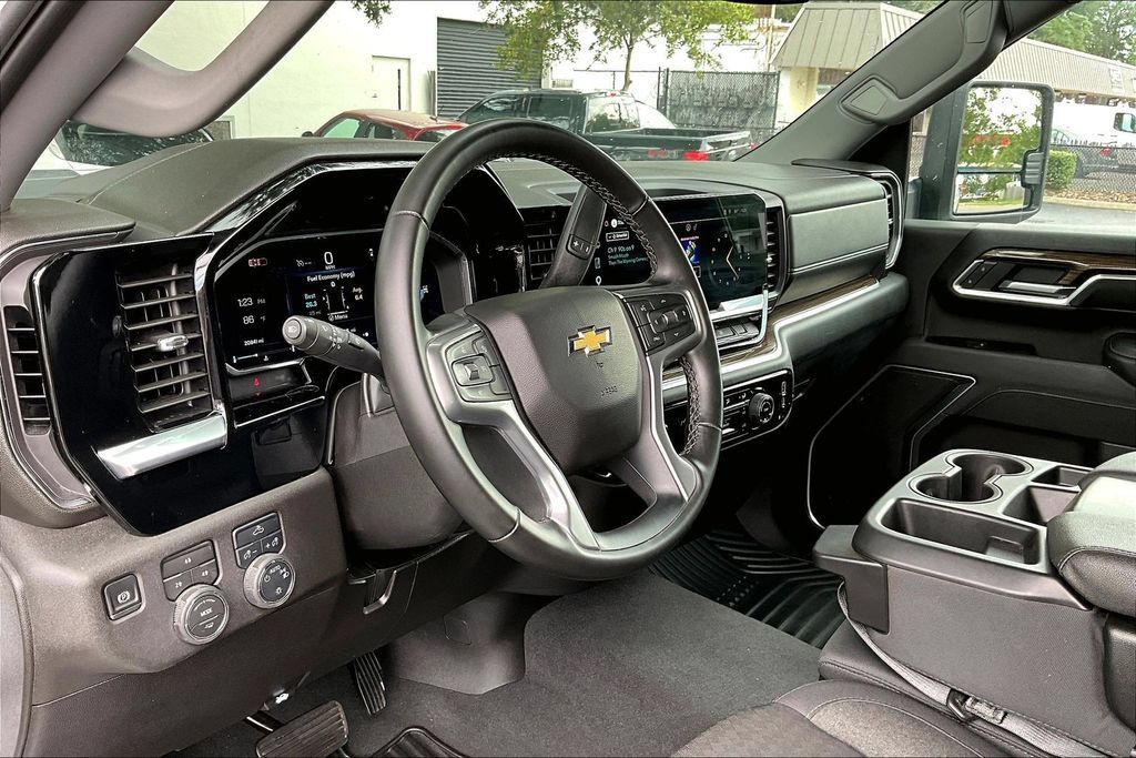 Used 2026 Chevrolet Silverado 3500 LT AWD/4WD image 18