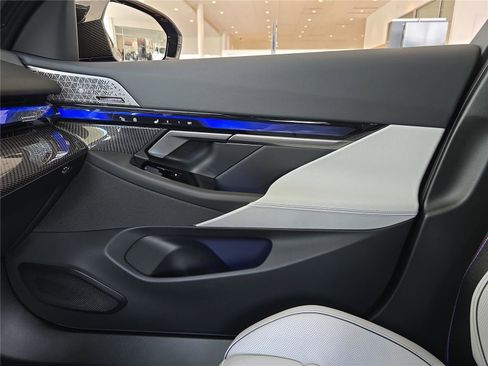 New 2026 BMW M5 image 23