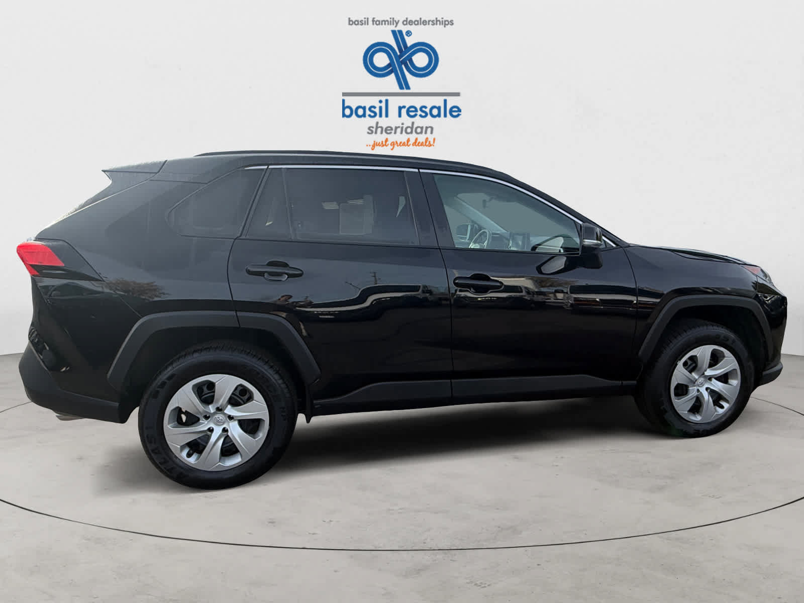 Used 2021 Toyota RAV4 LE w/ Carpet Mat Package (TMS) AWD/4WD image 9
