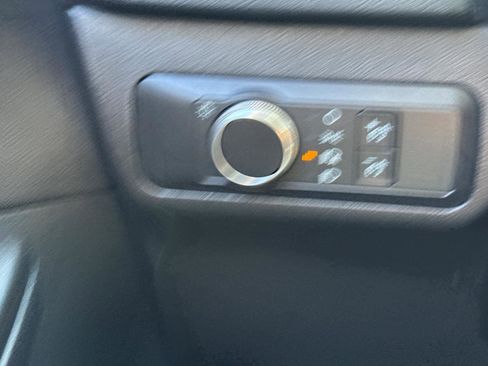 Used 2022 Ford Escape SE image 23