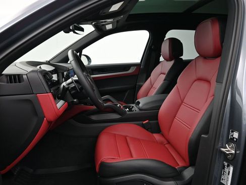 New 2026 Porsche Cayenne image 5