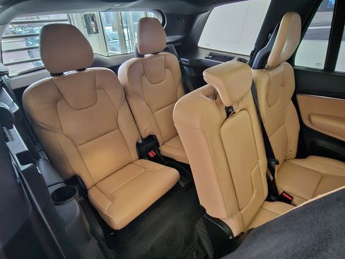 Certified 2024 Volvo XC90 T8 Ultimate w/ Protection Package Premier image 14