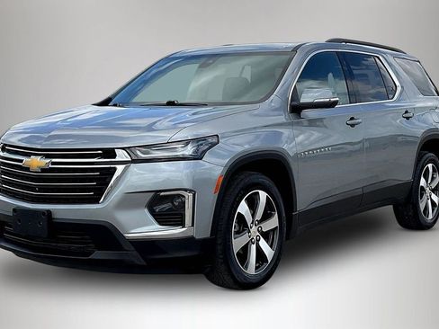 Used 2023 Chevrolet Traverse LT w/ LT Premium Package image 2