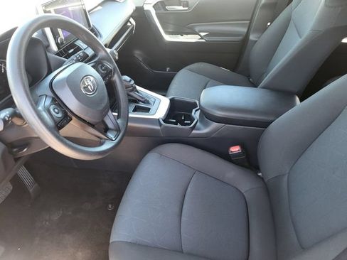 Used 2025 Toyota RAV4 XLE FWD image 12