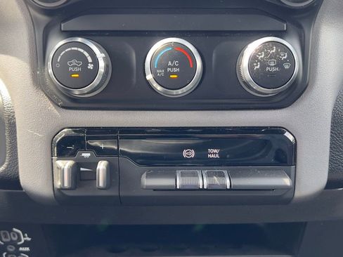 Used 2024 RAM 2500 Big Horn AWD/4WD image 31