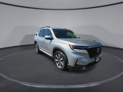 Used 2023 Honda Pilot Elite image 2