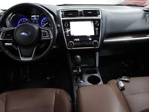 Used 2018 Subaru Outback 3.6R Touring AWD/4WD image 2