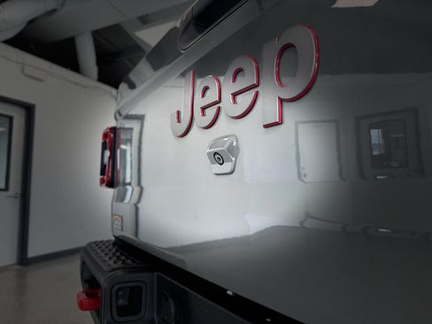 Used 2021 Jeep Gladiator Rubicon AWD/4WD image 25