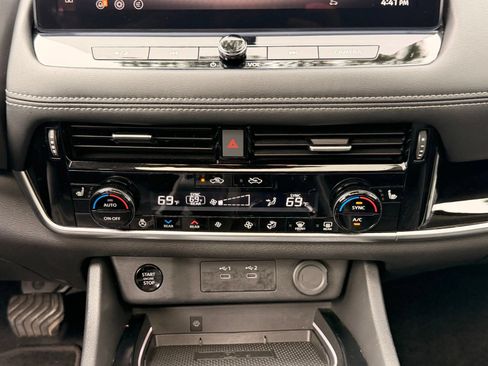 Used 2025 Nissan Rogue SL w/ Tech Package AWD/4WD image 17