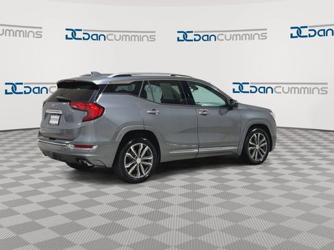 Used 2020 GMC Terrain Denali w/ Denali Premium Package FWD image 8