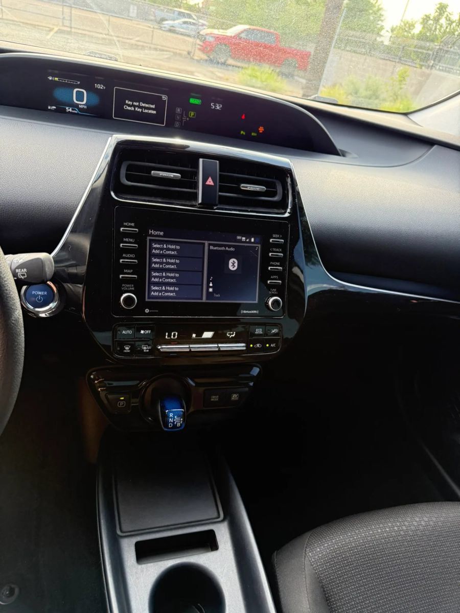 Used 2021 Toyota Prius LE FWD image 6