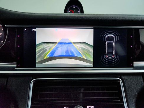 Used 2017 Porsche Panamera 4 image 20