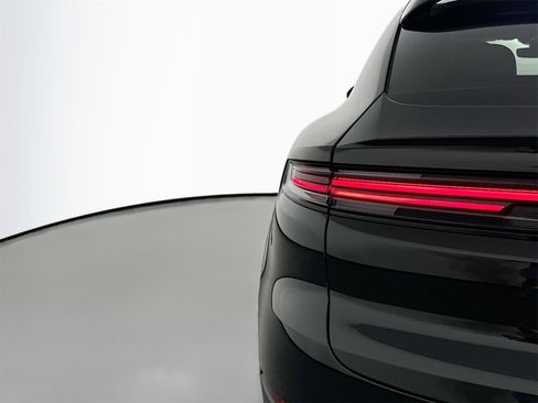 Certified 2025 Porsche Cayenne Coupe image 16
