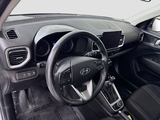Used 2021 Hyundai Venue SEL w/ Premium Package FWD image 9