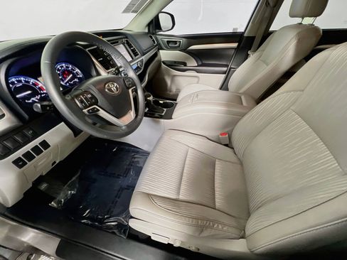 Used 2016 Toyota Highlander Plus FWD image 15