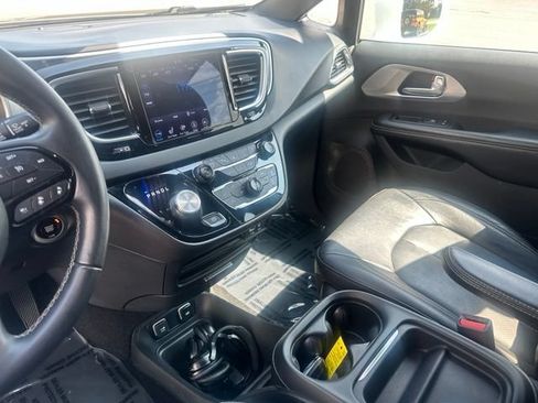 Used 2018 Chrysler Pacifica Touring-L w/ Advanced Safetytec Group FWD image 27