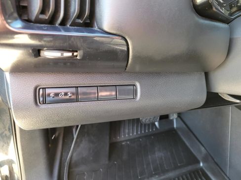Used 2022 Nissan Pathfinder S FWD image 24