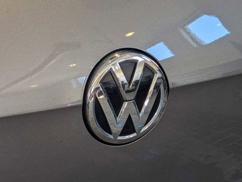 Used 2015 Volkswagen Golf R 4-Door image 10