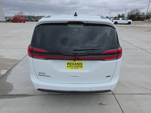 New 2026 Chrysler Pacifica Select image 6