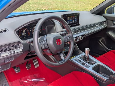Used 2025 Honda Civic Type R image 4