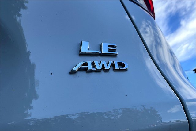 Used 2024 Toyota RAV4 LE AWD/4WD image 24