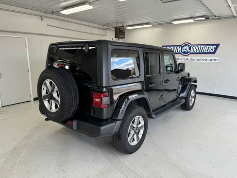 Used 2019 Jeep Wrangler Unlimited Sahara w/ Safety Group AWD/4WD image 9