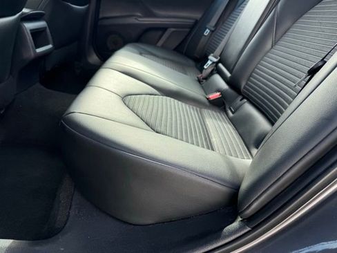 Used 2018 Toyota Camry SE w/ Moonroof Package FWD image 11