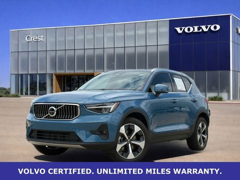 Certified 2025 Volvo XC40 B5 Plus AWD/4WD image 1