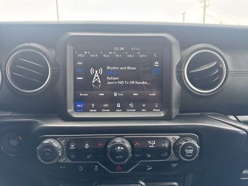 Used 2019 Jeep Wrangler Unlimited Sahara AWD/4WD image 15