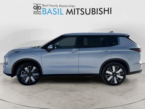 New 2026 Mitsubishi Outlander SE image 2