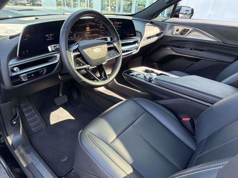 Used 2024 Cadillac Lyriq Tech RWD image 9