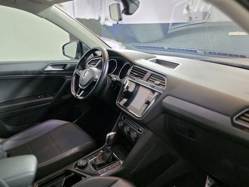 Used 2019 Volkswagen Tiguan SE w/ Panoramic Sunroof Package image 11