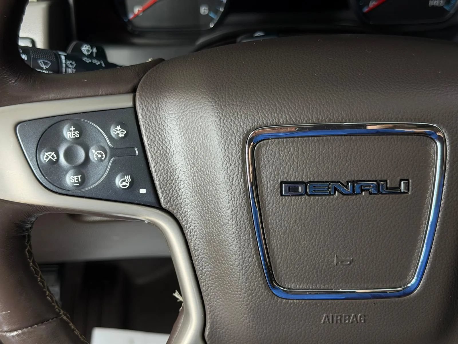 Used 2017 GMC Yukon Denali w/ Open Road Package RWD image 42