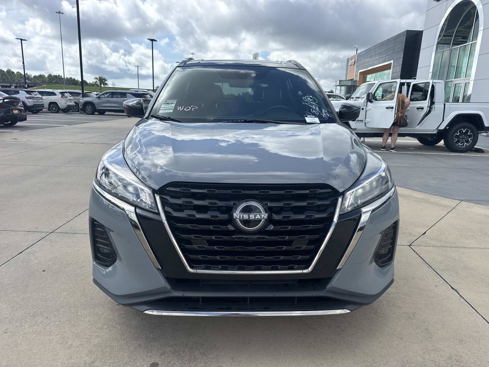 Used 2024 Nissan Kicks SR w/ SR Premium Package FWD image 2