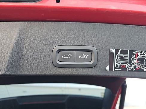 Used 2021 Volvo XC40 T5 R-Design w/ Advanced Package image 24